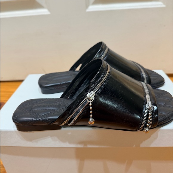 Burberry Black Slide Sandals with Quilted Detail - Picture 4 of 6
